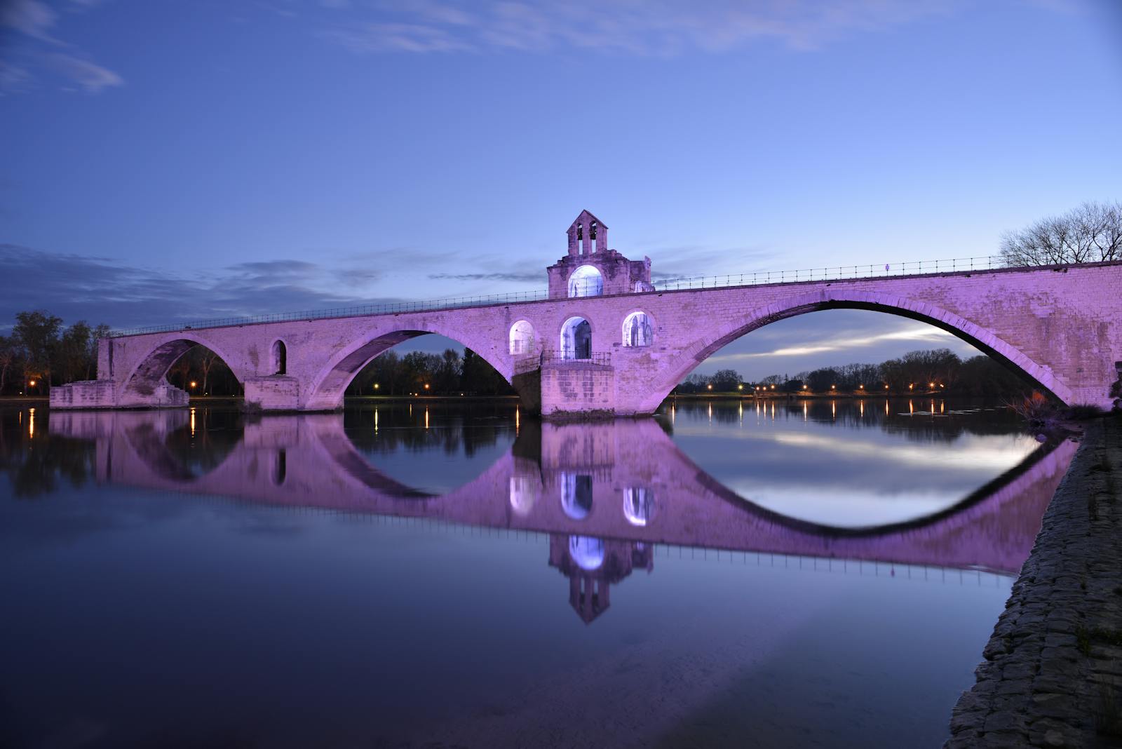 Le Palais des Papes & Pont d'Avignon на закате